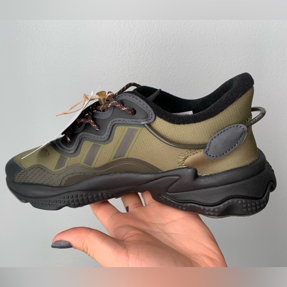 Adidas Ozweego Green and Black Size:8 Women/6 Men - Picture 5 of 8